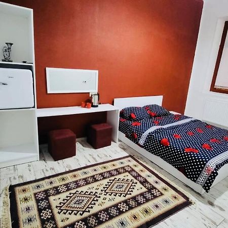 Lovely Guest House Тбилиси Екстериор снимка